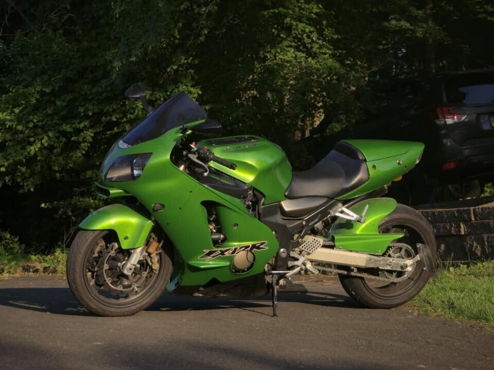 2000 Kawasaki Ninja sport bike