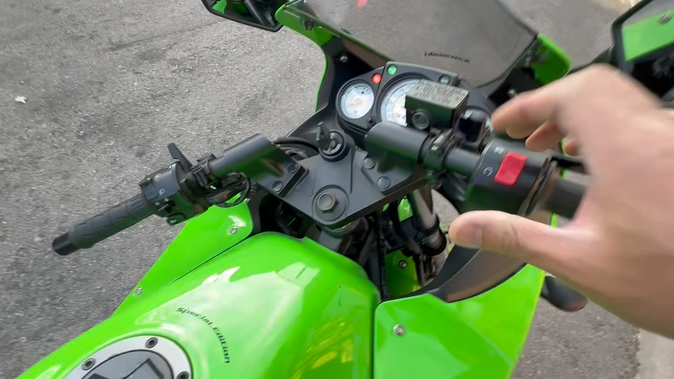 2011 Kawasaki Ninja fairly used sport bike
