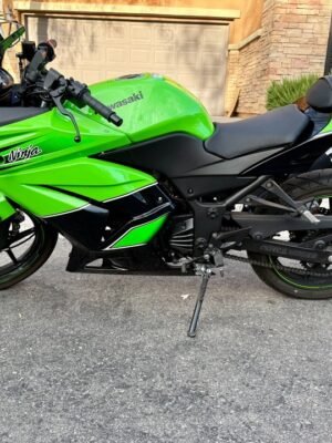 Kawasaki Ninja 250R 2011 fairly used sport bike